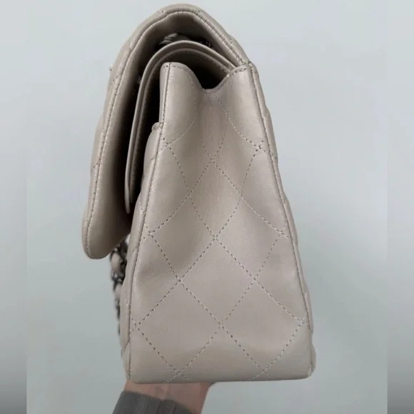 CHANEL Classic Jumbo Double Flap Bag – Ivory Quilted Lambskin - Picture 5 of 9